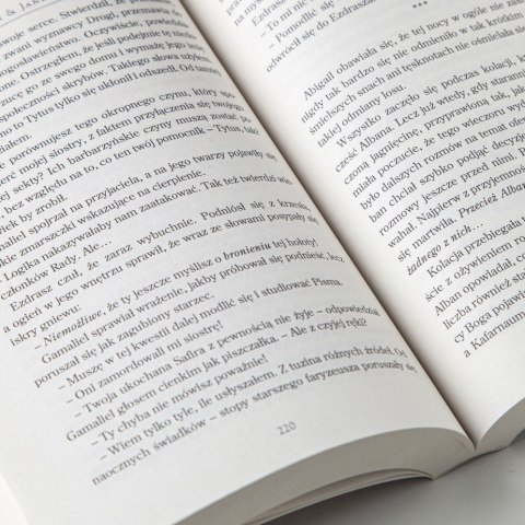 UKRYTY PŁOMIEŃ - Janette Oke & Davis Bunn [tom 2 Śledztwo Setnika]