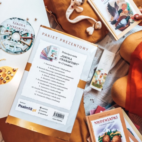 PAKIET PREZENTOWY: SZKOŁA CHARAKTERU - 12 książek + CD-MP3 + numerowana zakładka