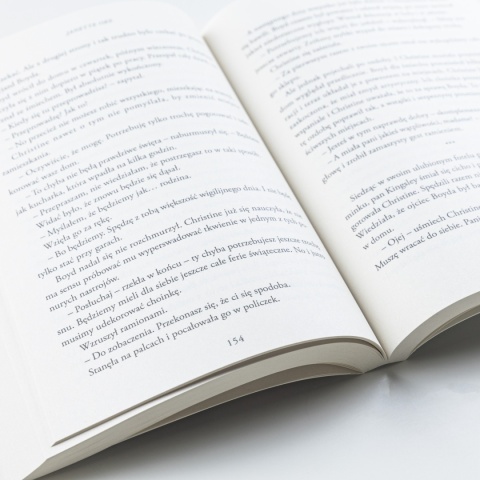 PONAD BURZĄ - Janette Oke